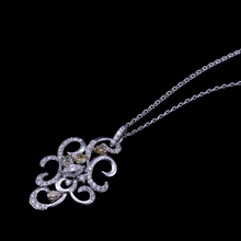 画像をギャラリービューアに読み込む, K18WGファンシーカラーダイヤモンドペンダントネックレス